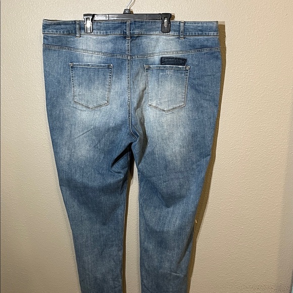 24/7 woman’s distressed jeans plus size 26 - Picture 2 of 10